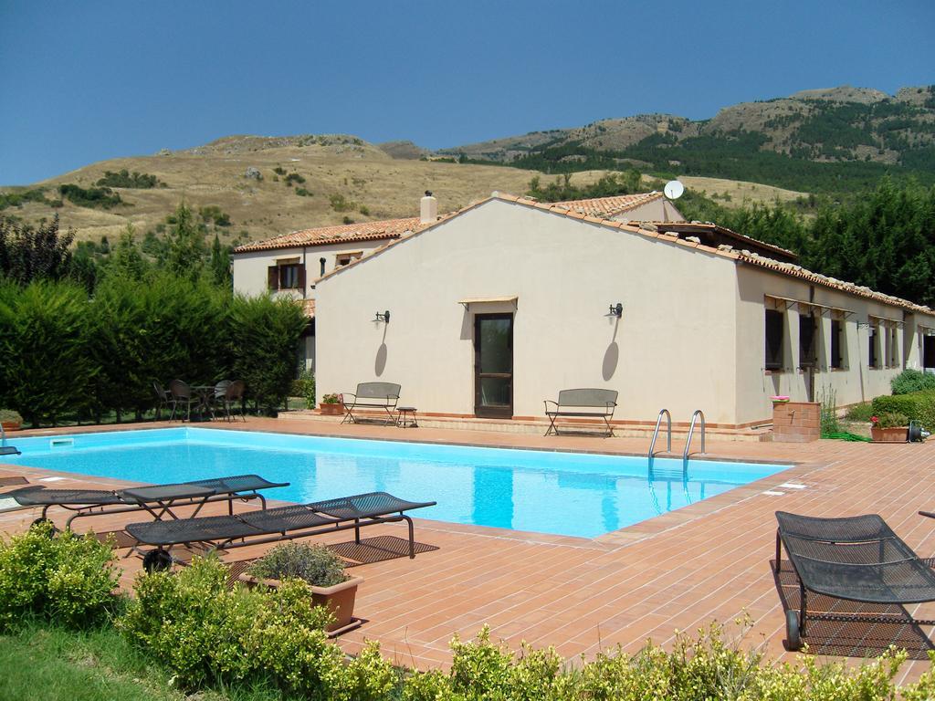 Agriturismo Terravecchia Villa Castellana Sicula Bagian luar foto